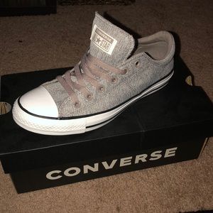 Women’s size 10 converse